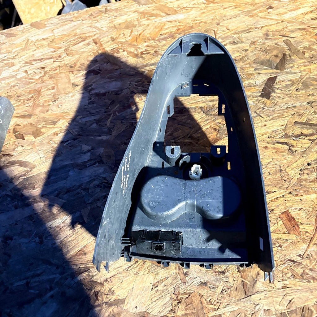 RENAULT TWINGO PZAZ 20072014 CENTRE CONSOLE GEARSTICK SURROUND & CUPHOLDERS