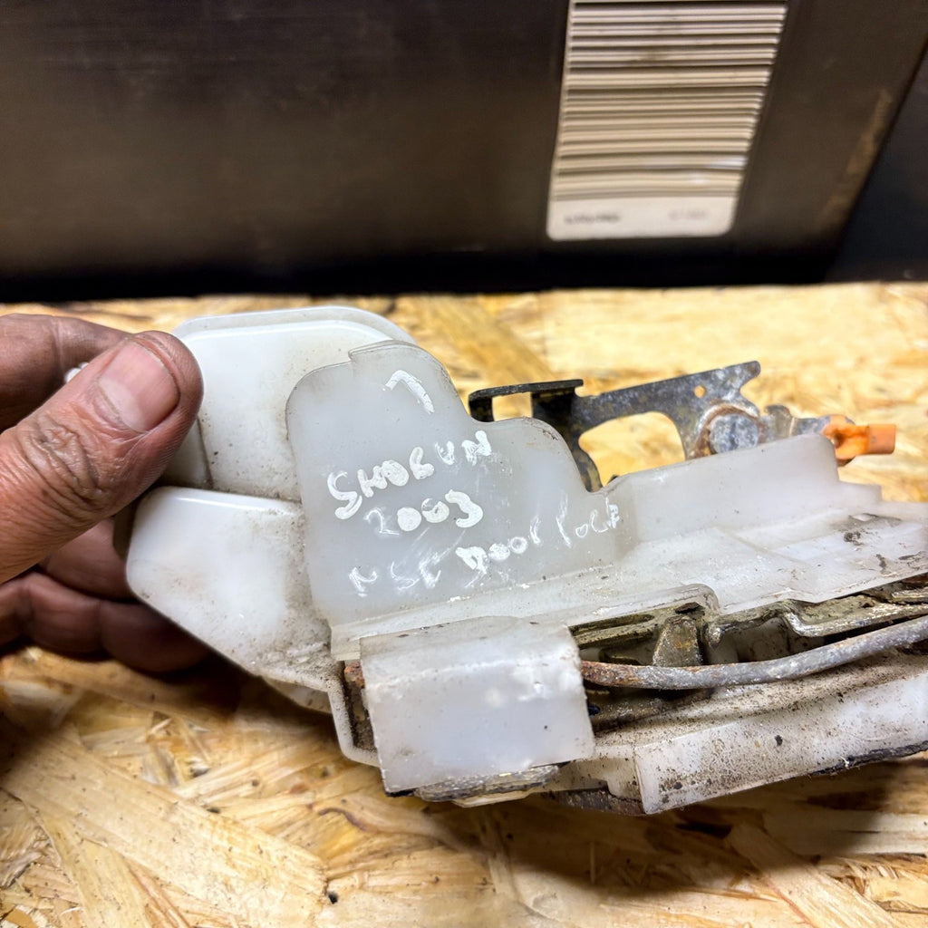 1999-2006 MITSUBISHI SHOGUN DOOR LOCK PASSENGER FRONT LEFT SIDE