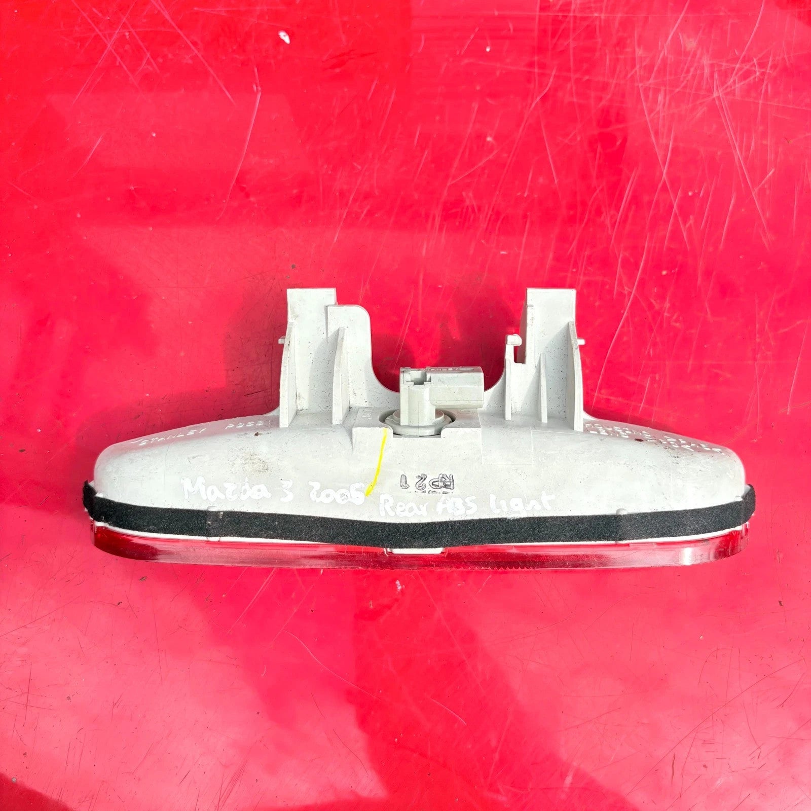 MAZDA 3 2003-2009 REAR CENTRE HIGH MOUNT THIRD BRAKE LIGHT LAMP ASSEMBLY P3591