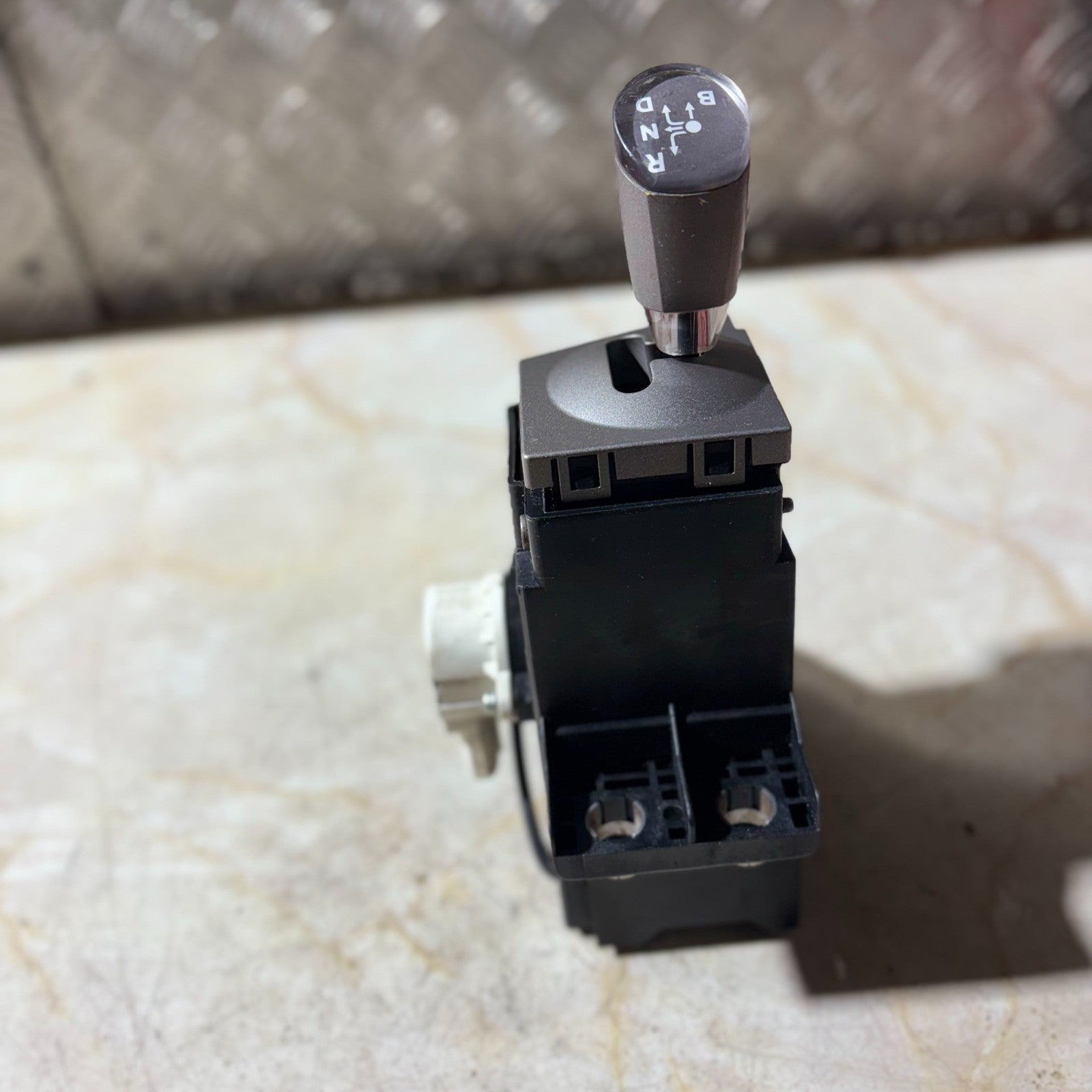 TOYOTA PRIUS 04-09 AUTO GEAR SHIFTER SELECTOR LEVER 89451-47030