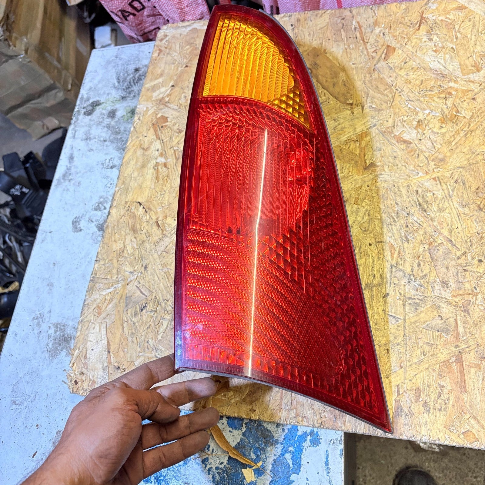 FORD FOCUS MK1 1998-2005 LEFT PASSENGER SIDE REAR TAIL LIGHTS 1M5113405