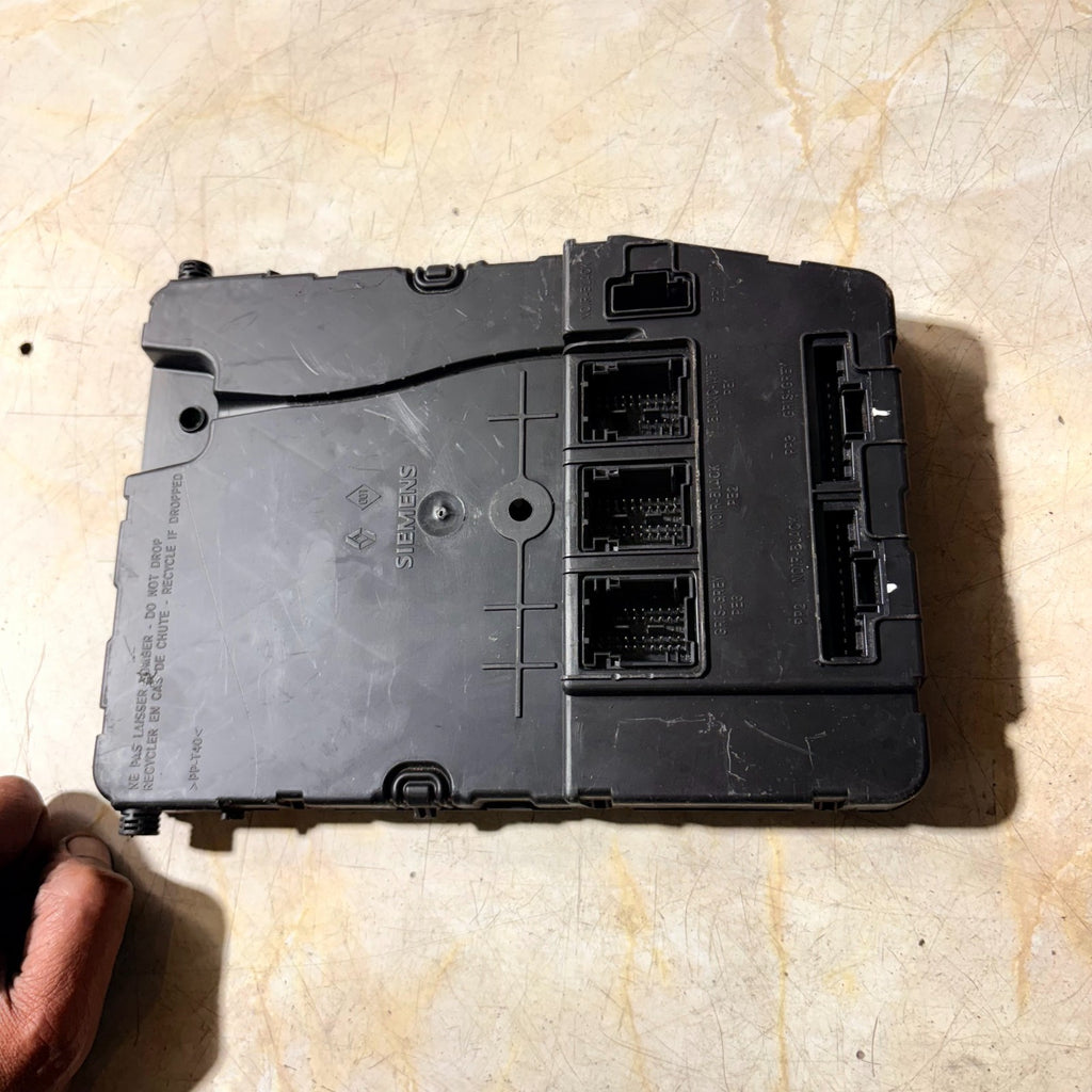 Renault Scenic II 01-05 2.0 F4R 770 771 UCH BCM Body Control Module 8200351184