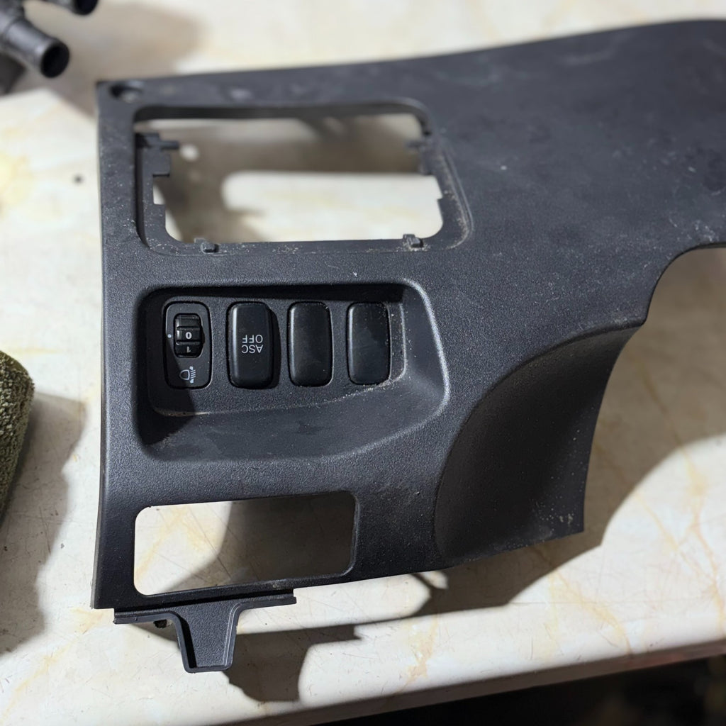 MITSUBISHI OUTLANDER 2006-2012 FRONT DRIVER RIGHT LOWER TRIM PANEL 800ZA057