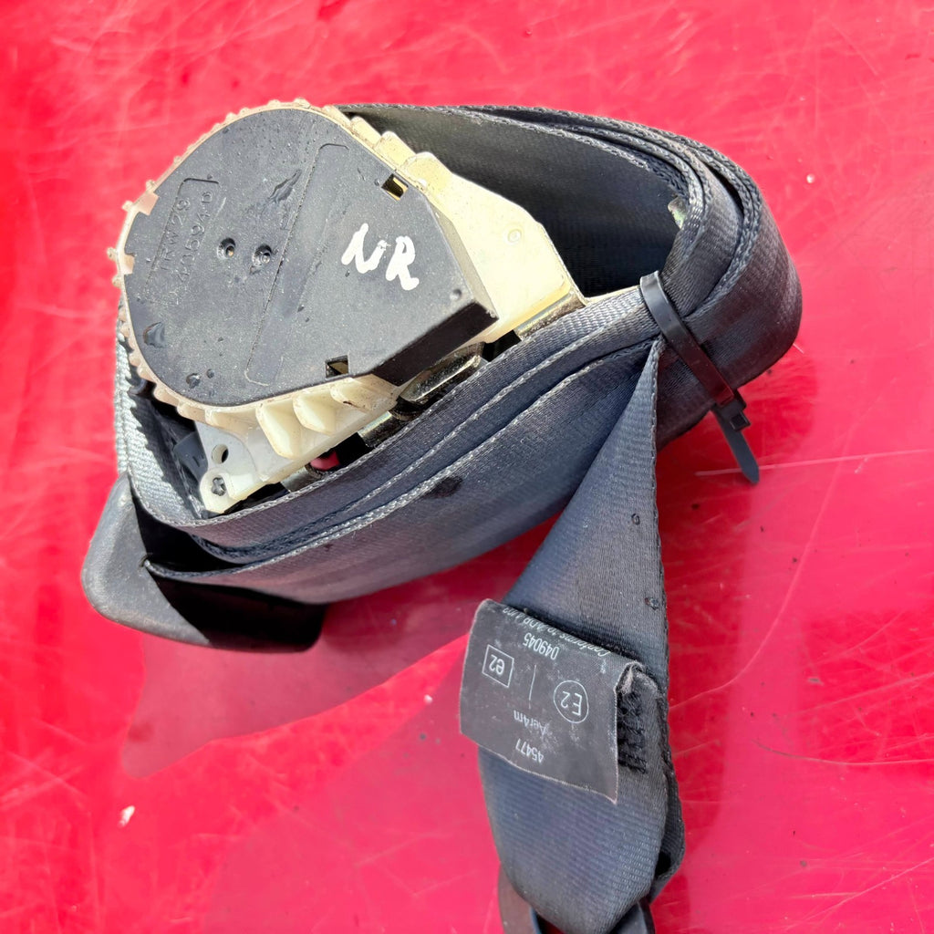 Renault Clio Mk2 2003 Passenger Side Rear Seat Belt (3303 9389) (282145A)