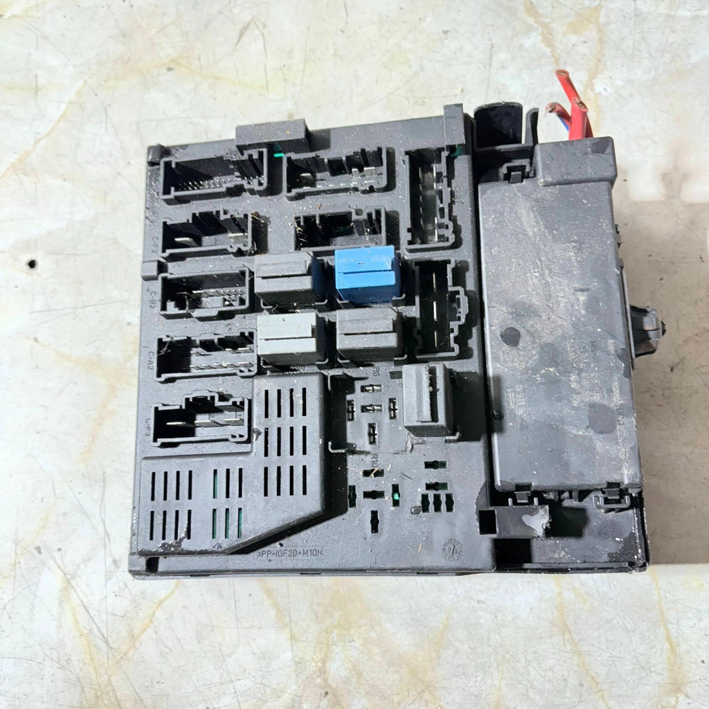 BMW Z4 E85/E86 Fuse Box Relay Junction Panel 8378113 (2003-2008)