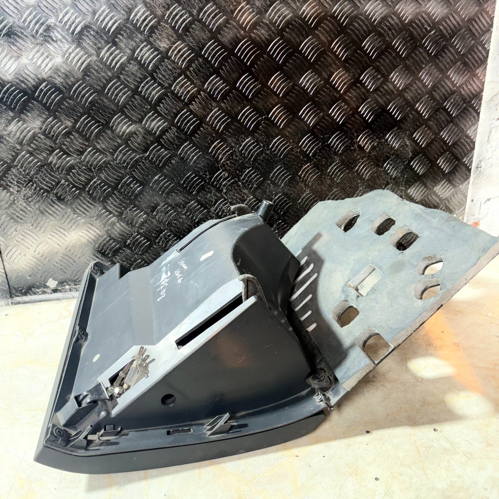 Vauxhall Signum 2003-2008 Dashboard Glove Box Storage Compartment 13151853