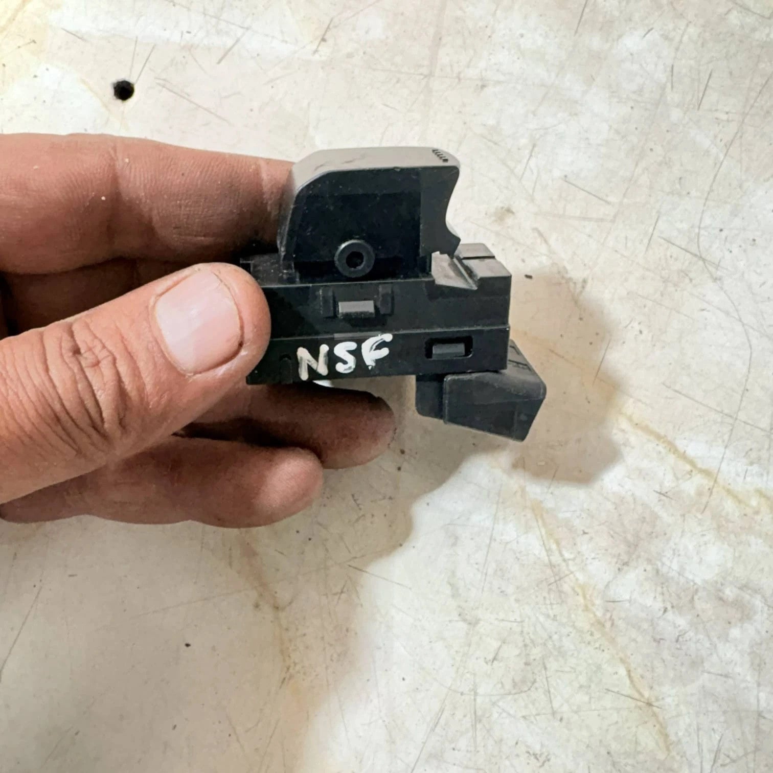 62J00 Passenger Front Left POWER WINDOW SWITCH FOR FIAT SEDICI