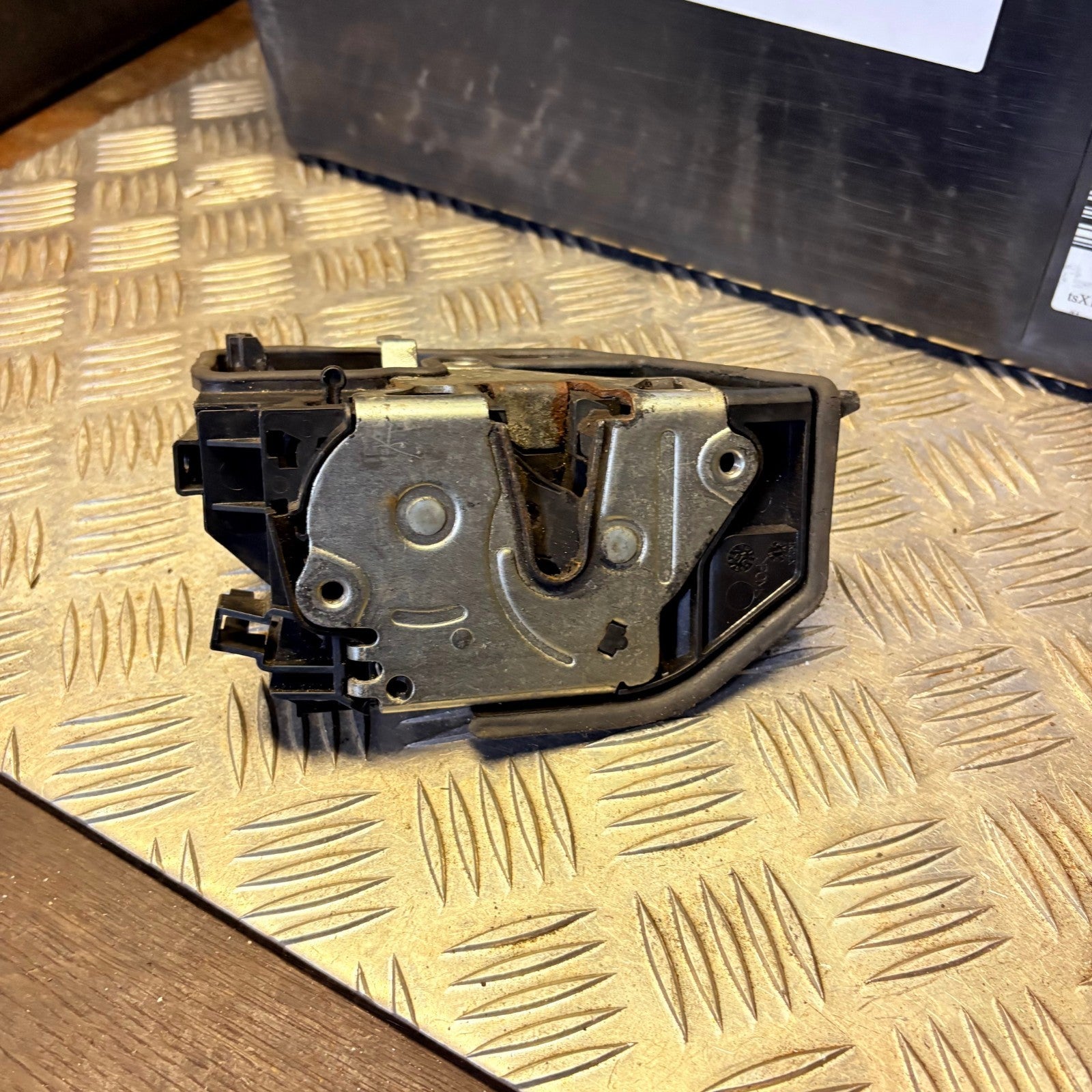 BMW 5 Series E60 E61 OSR Rear Right Door Lock Latch Actuator 7167070 2004-2010