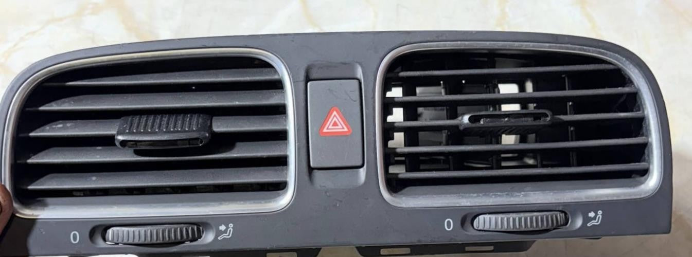 5K0819728 VW Golf Mk6 GTI R 09-13 Front Centre Dashboard Air Vent Outlet Panel