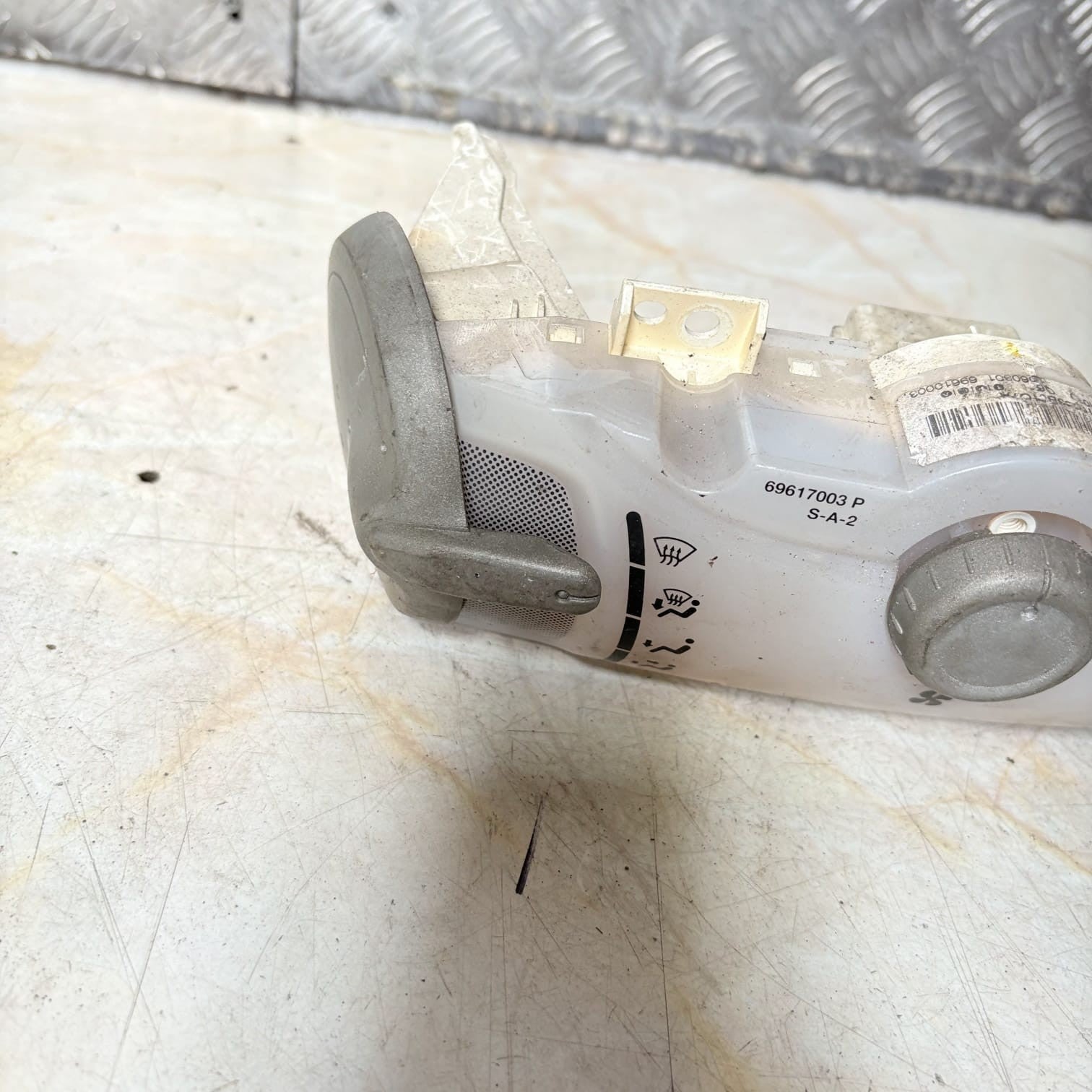 TOYOTA AYGO MK1 HEATER CONTROL PANEL DIALS 55900-0H010