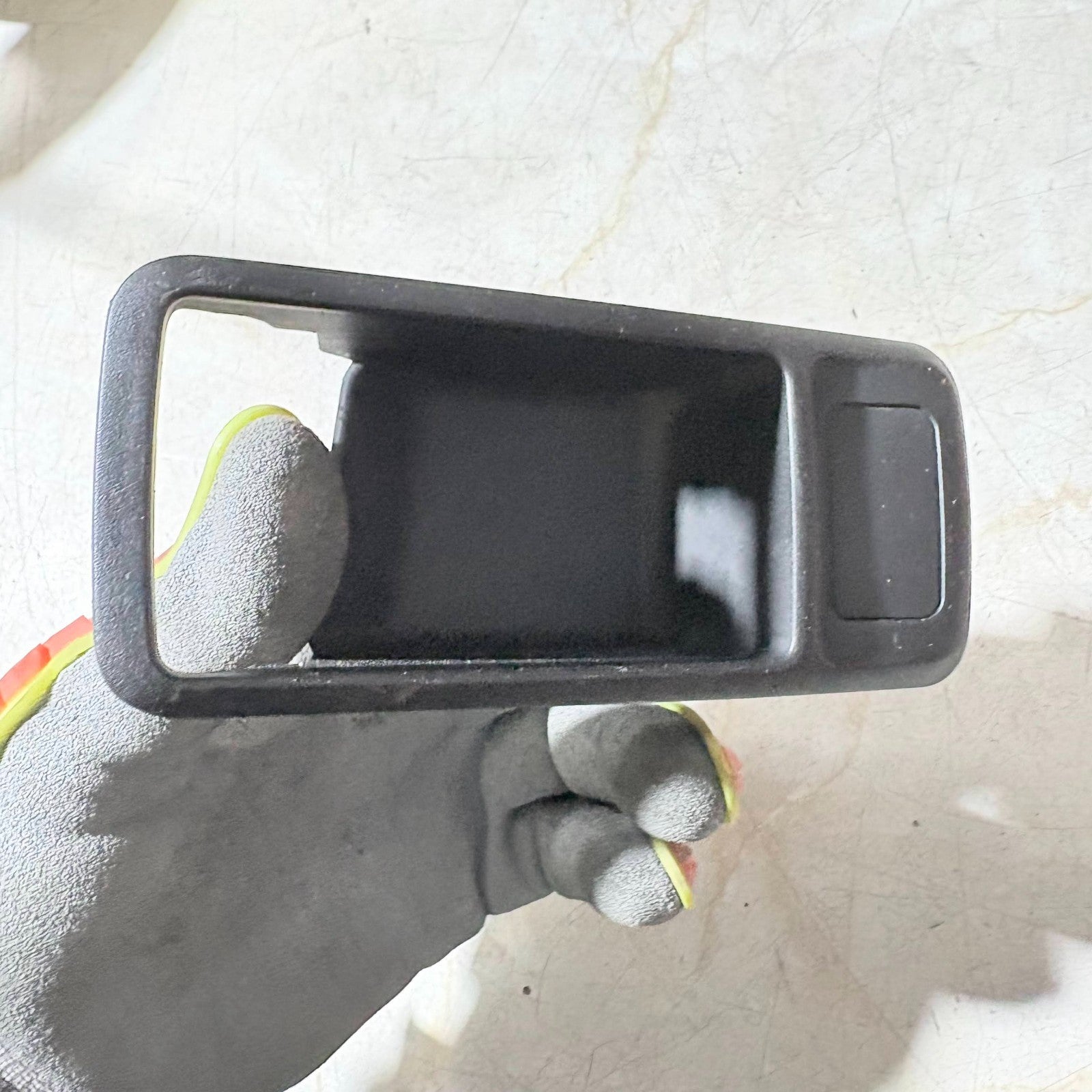 Ford Focus MK2 04-11 Rear Right Door Handle Trim Switch Casing 3M51-226A36-ADW