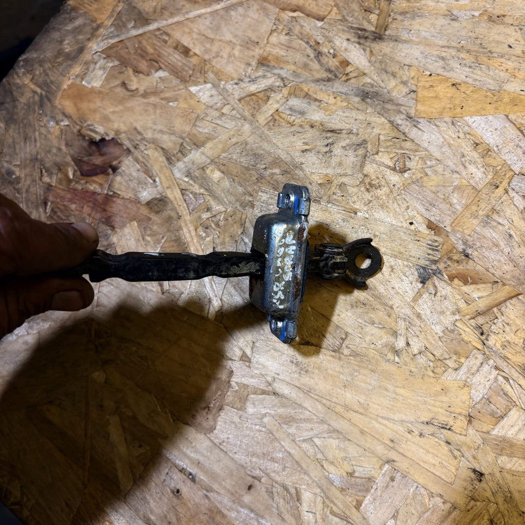 Hyundai i10 Mk1 2008-2013 5 Door Front Left Door Check Strap Stop Limiter