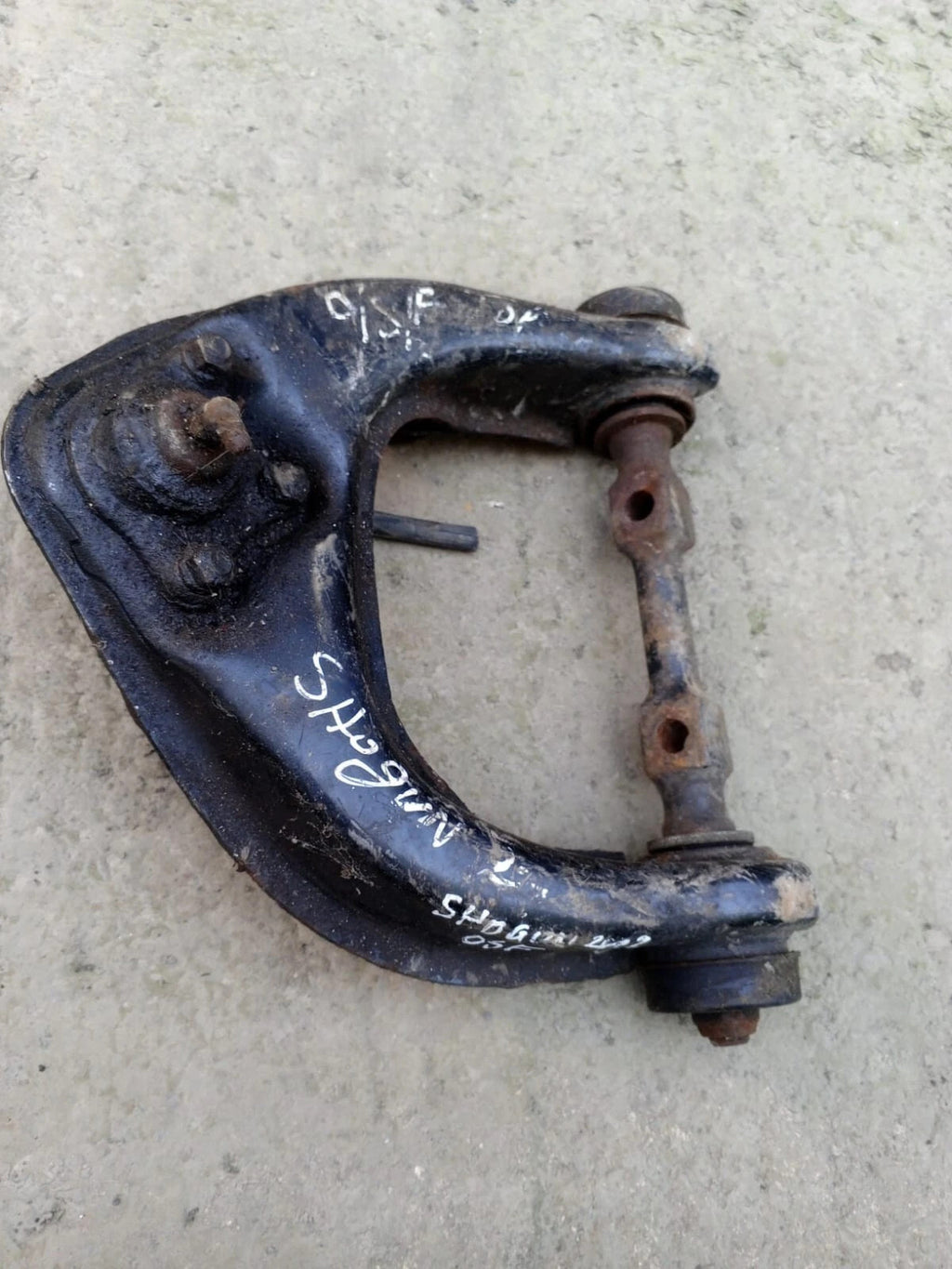 Mitsubishi Shogun Pajero Mk3 2000-2006 Front Right Upper Control Arm MB241155
