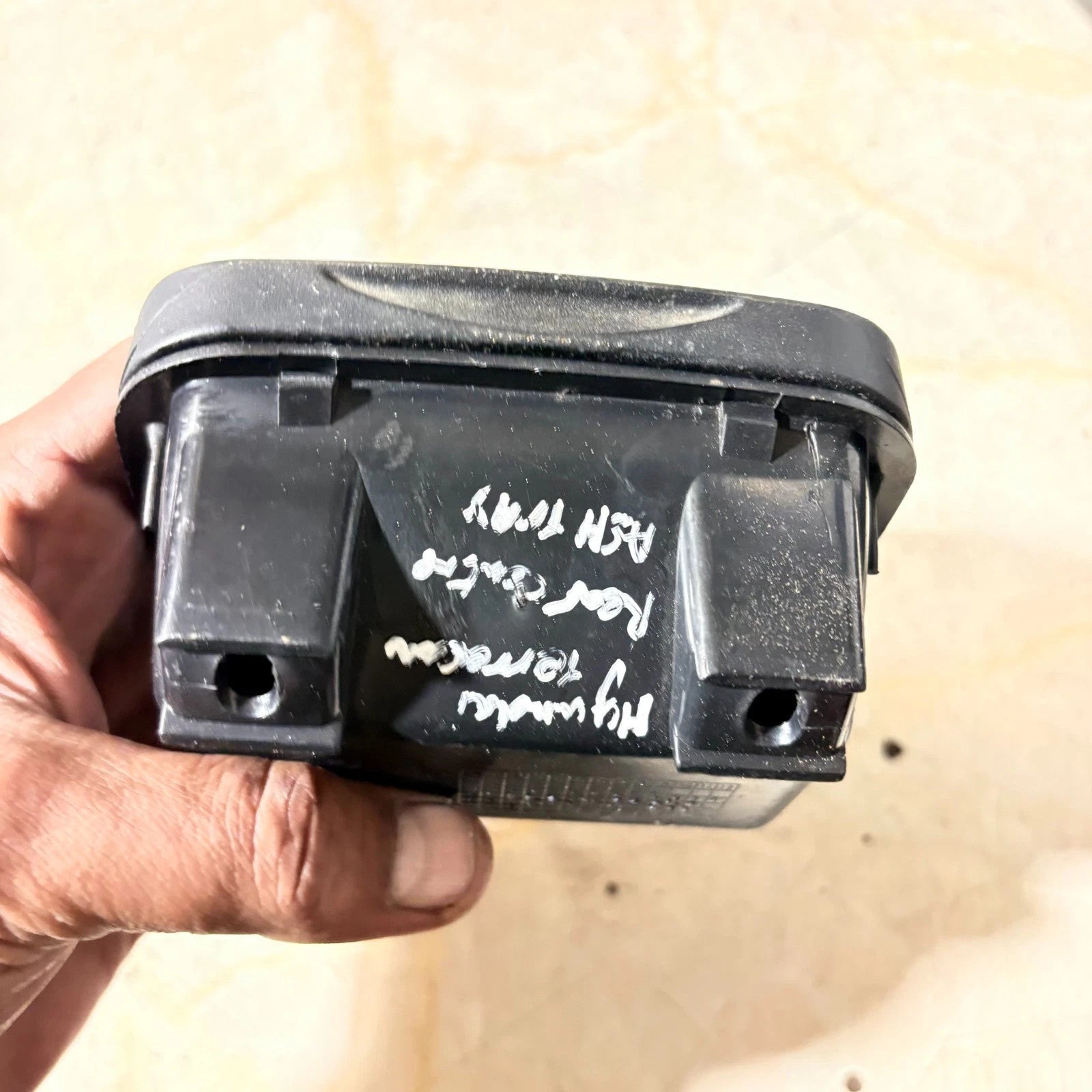Hyundai Terracan Rear Centre ashtray A84634-H1600 (2001-2003)