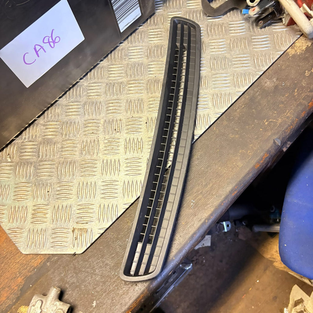 NISSAN QASHQAI J10 2007 FRONT DASHBOARD GRILL WINDSCREEN AIRVENT TRIM TOP UPPER