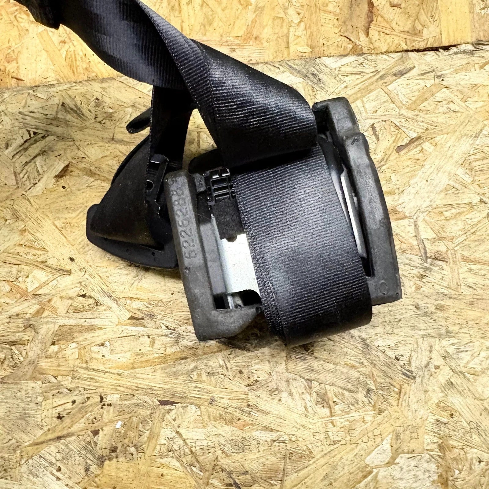 31292072 VOLVO V40 2012-2019 NSR Rear Left Passenger Seat Belt 5 Door