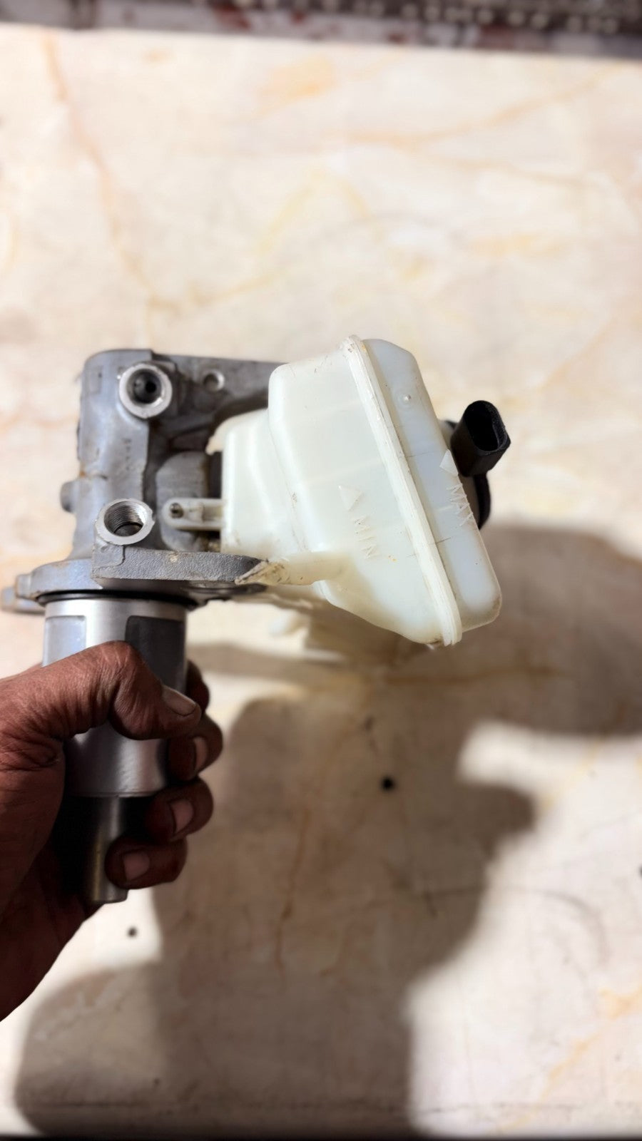 AUDI A5 2012 BRAKE MASTER CYLINDER & BOTTLE 8K0611021A
