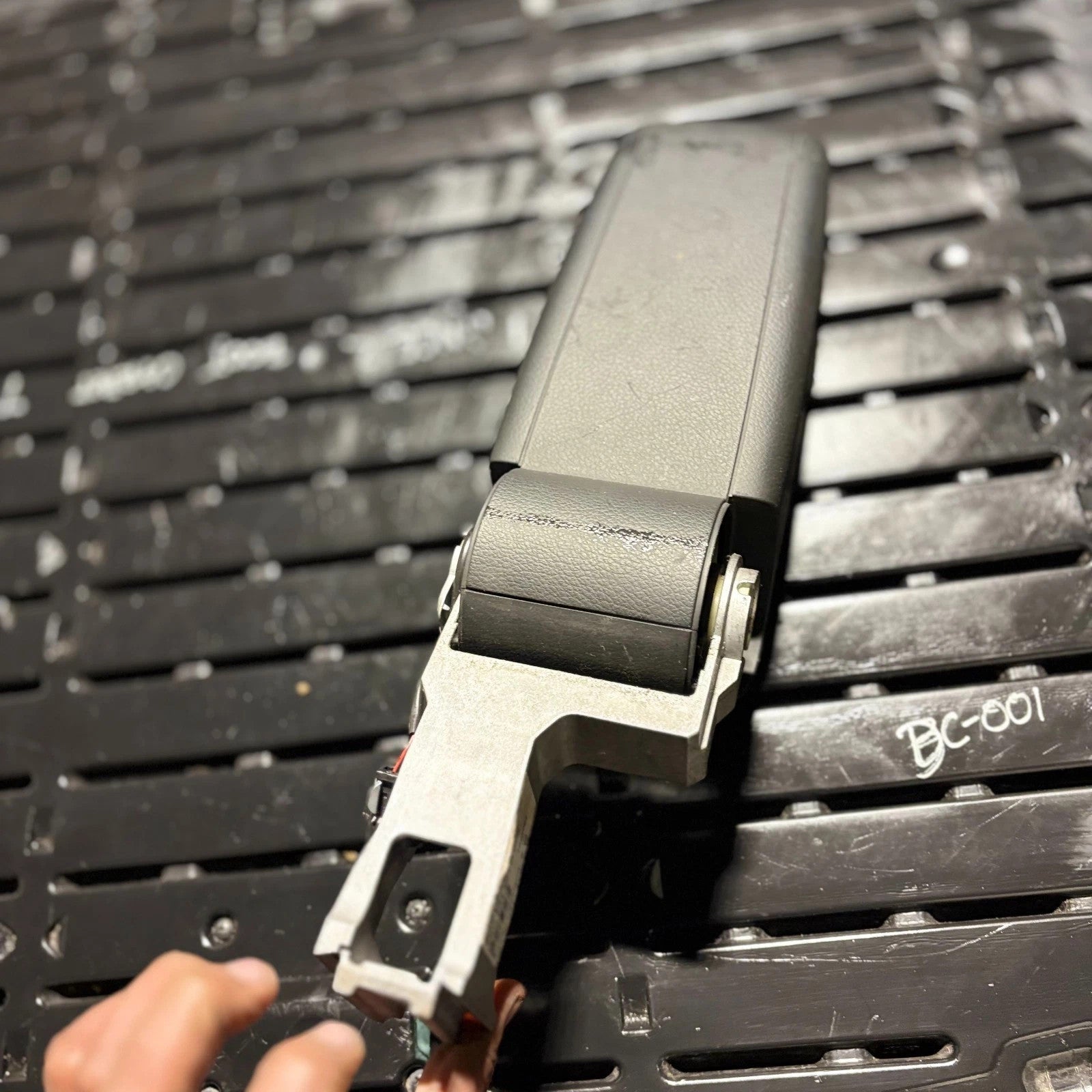 Audi A4 B7 8E Centre Armrest Leather Soul Black 8EO864207D