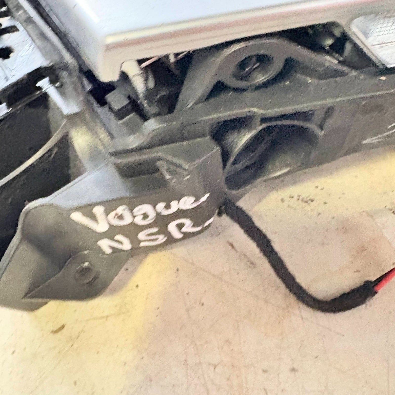 RANGE ROVER VOGUE REAR LEFT DOOR HANDLE UNIT