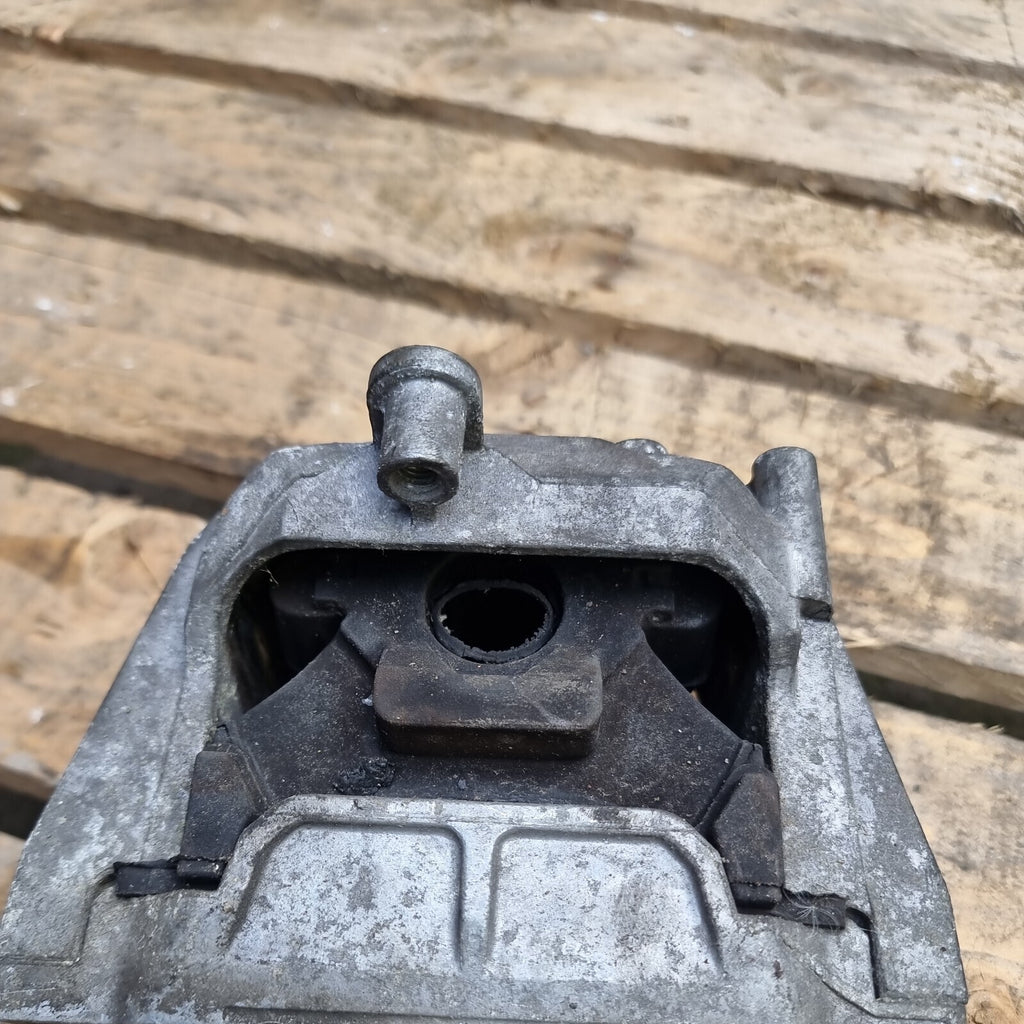 Skoda Octavia 2004-2011-Driver Right Side Engine Mount-1K0199262 (A89)
