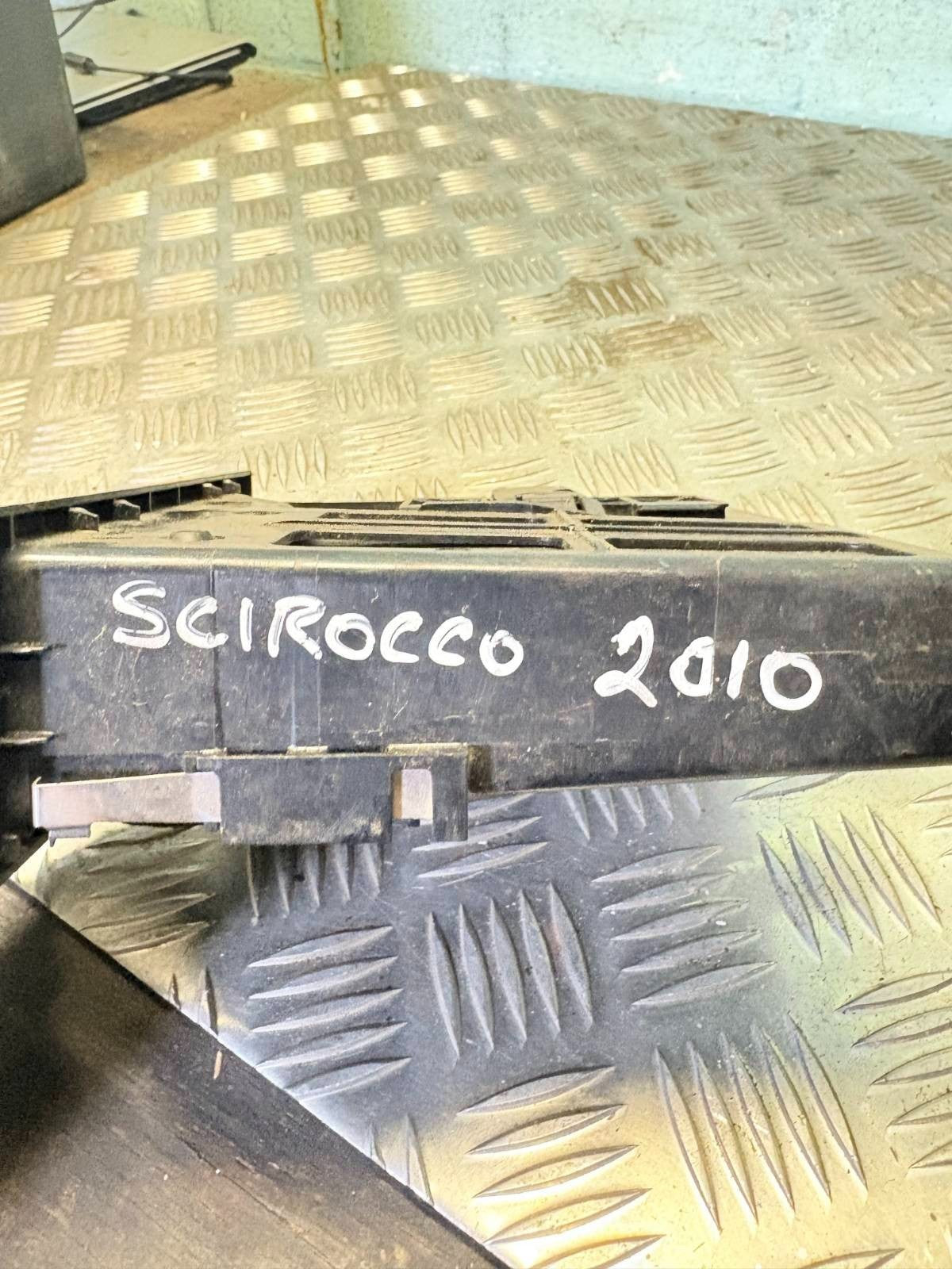 VOLKSWAGEN SCIROCCO MK3 MULTIMEDIA INTERFACE BOX 5N0035341D 2010 BOX65
