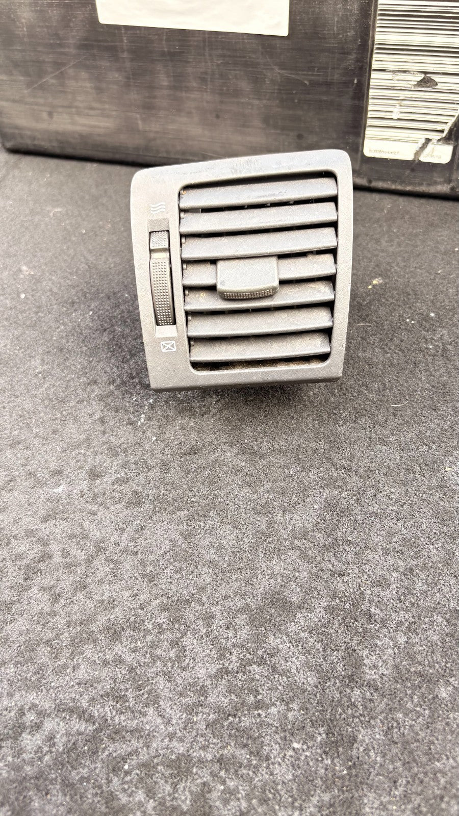 KIA SORENTO MK1 HEATER DASHBOARD AIR VENT PASSENGER FRONT SIDE 97480-3E000 2005