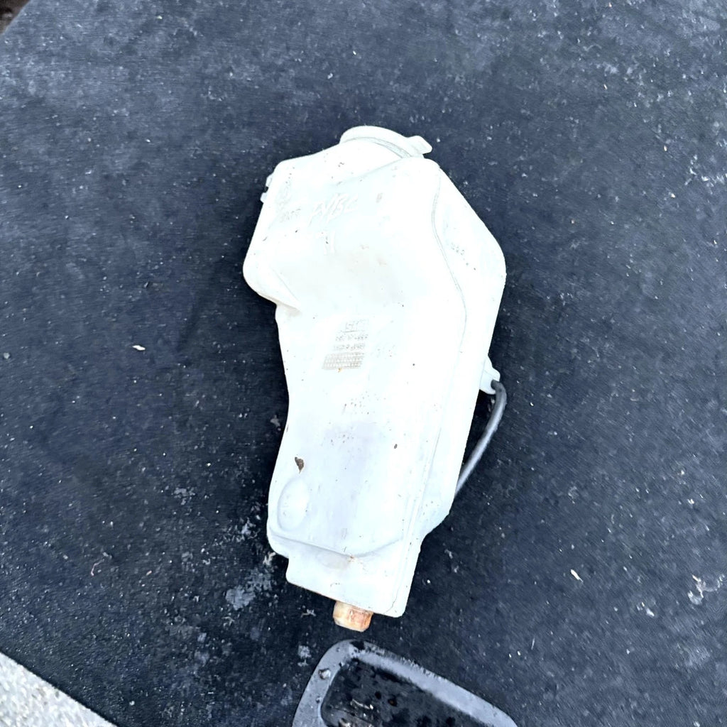 MAZDA MX5 WASHER TANK RESERVOUR WITH PUMP 1.8 MK2/2.5 NB