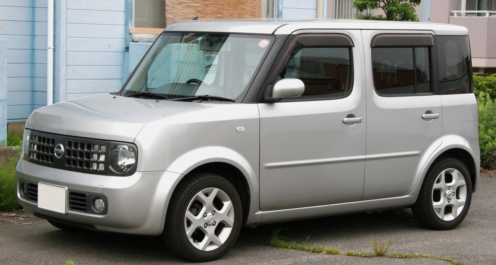 Nissan Cube 2009-2011 Drivers Right Side Front Door Module