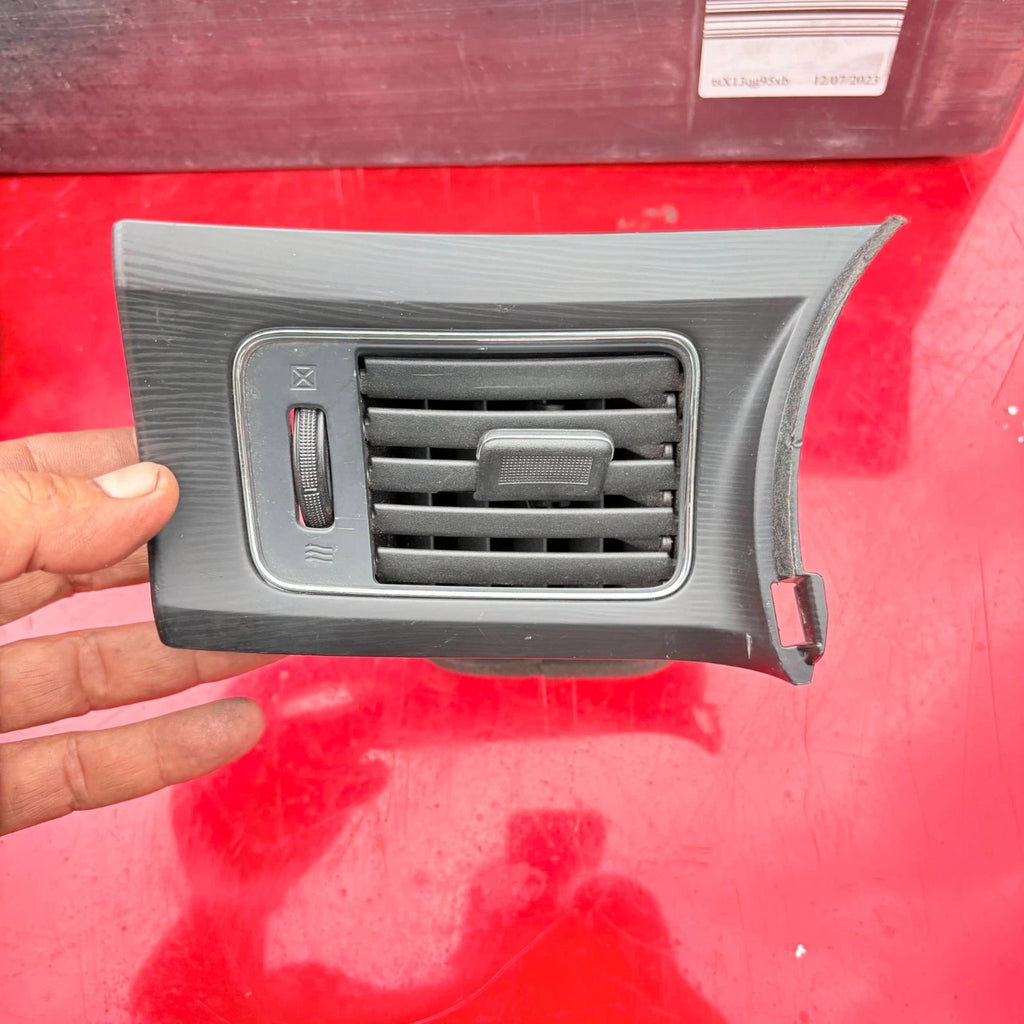 2015 Nissan Pulsar Driver Right Side Dashboard Ventilation Grille 88761 3ZPOA
