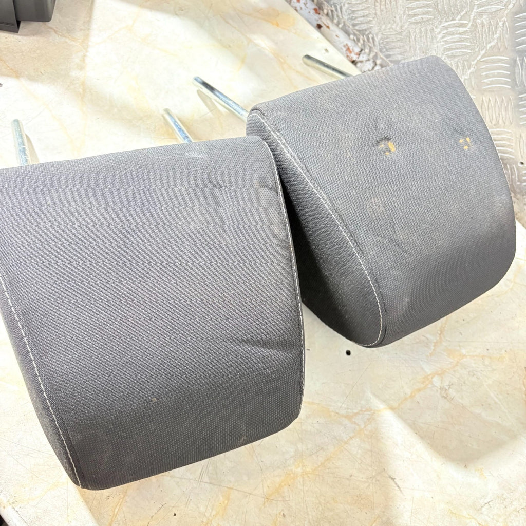 Ford Focus MK2 2005-2010 Front Seat Headrests Pair LH RH Grey Cloth