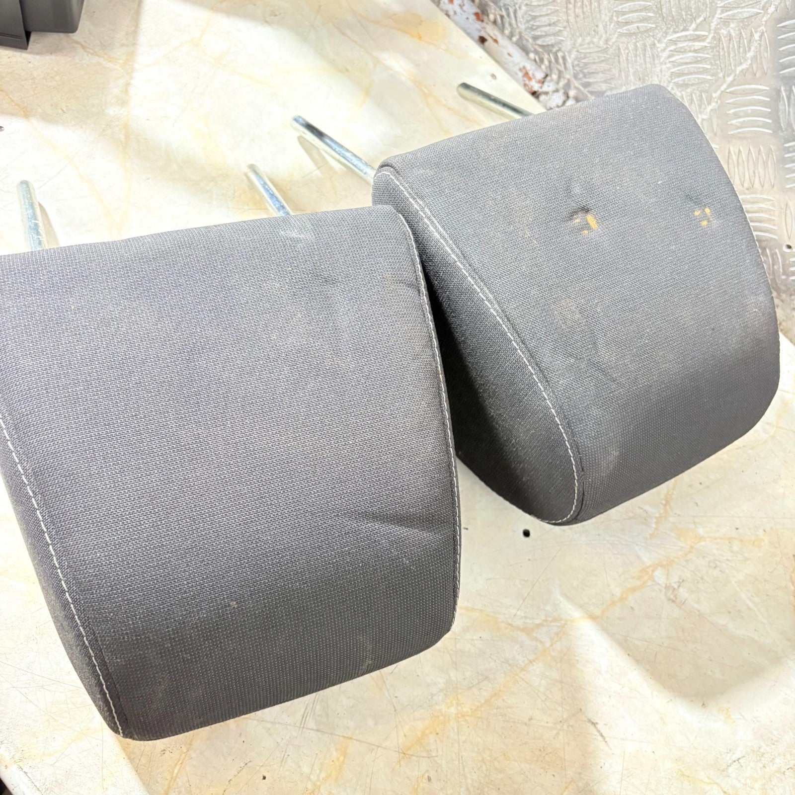Ford Focus MK2 2005-2010 Front Seat Headrests Pair LH RH Grey Cloth