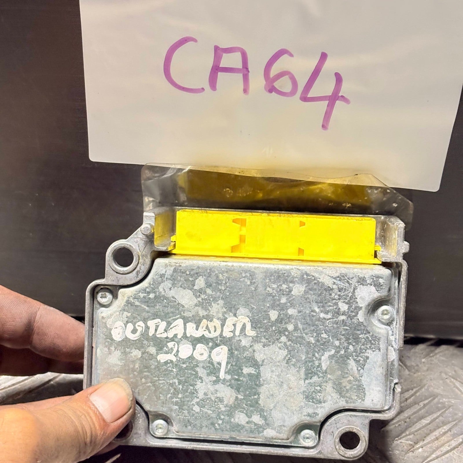 Mitsubishi Outlander II 2009-2012 SRS Airbag ECU Control Module P8635A053