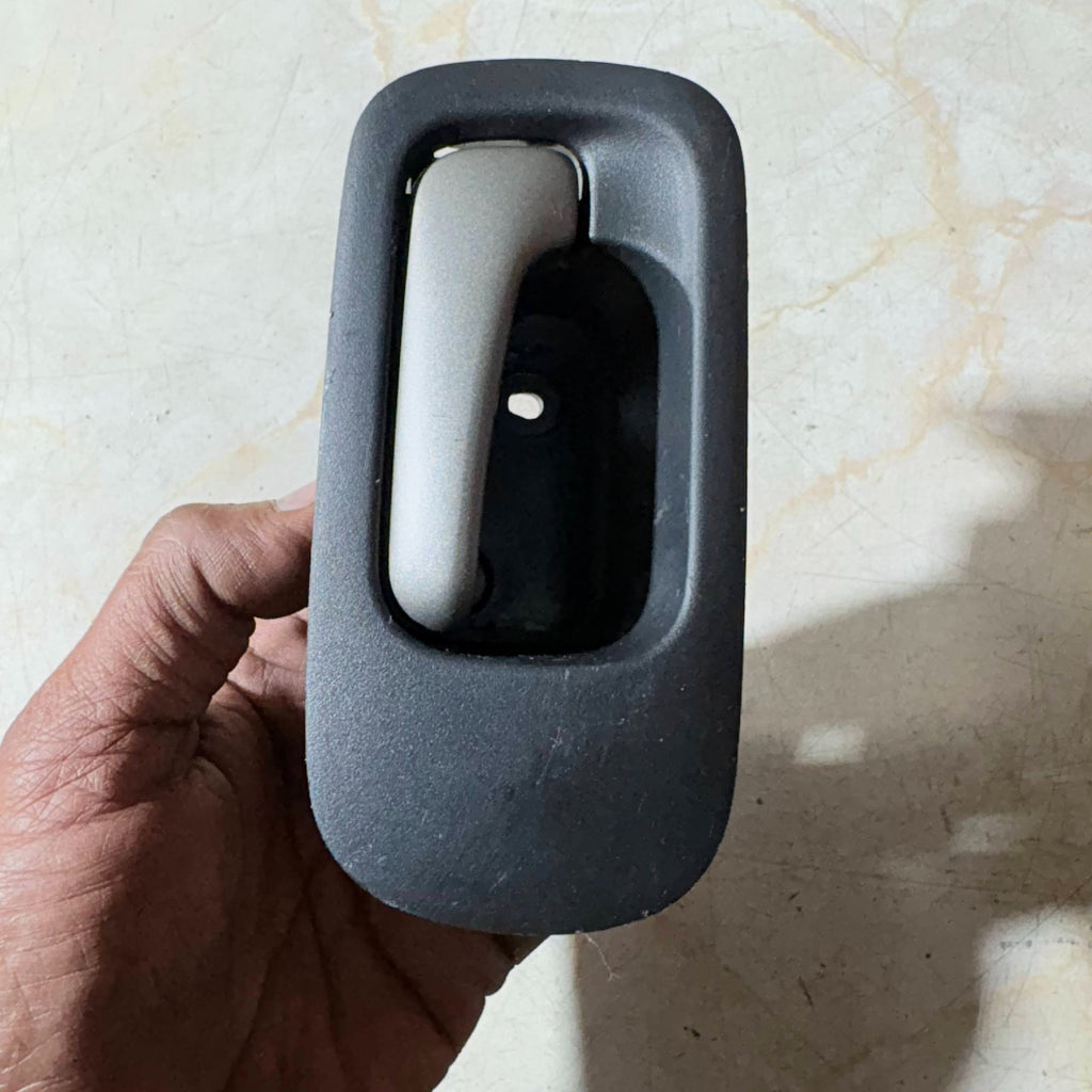 HONDA CR-V 2004 LEFT FRONT PASSENGER SIDE INNER DOOR HANDLE