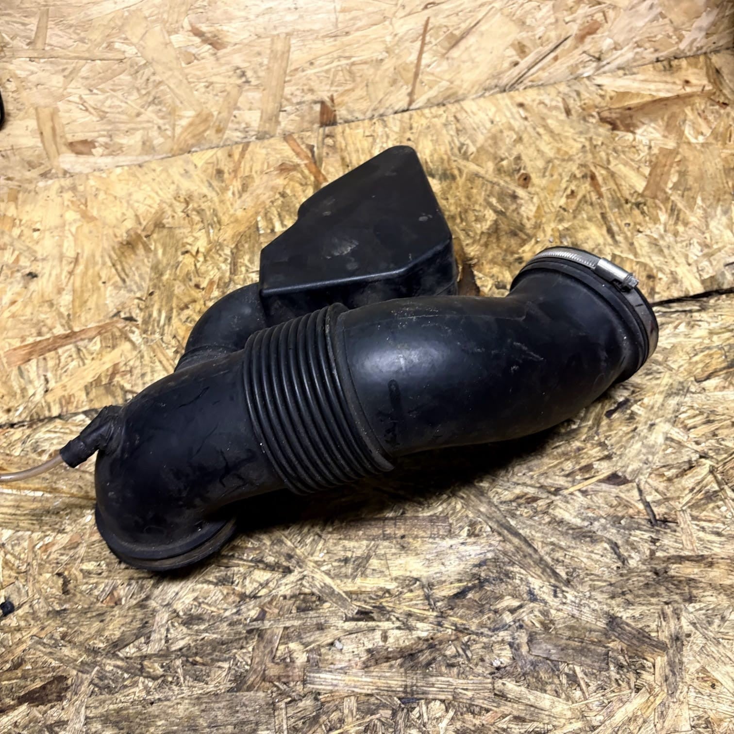 BMW X5 E53 4.4i 4.6is M62 Intake Boot Resonator 13717503375 7503375 7523726