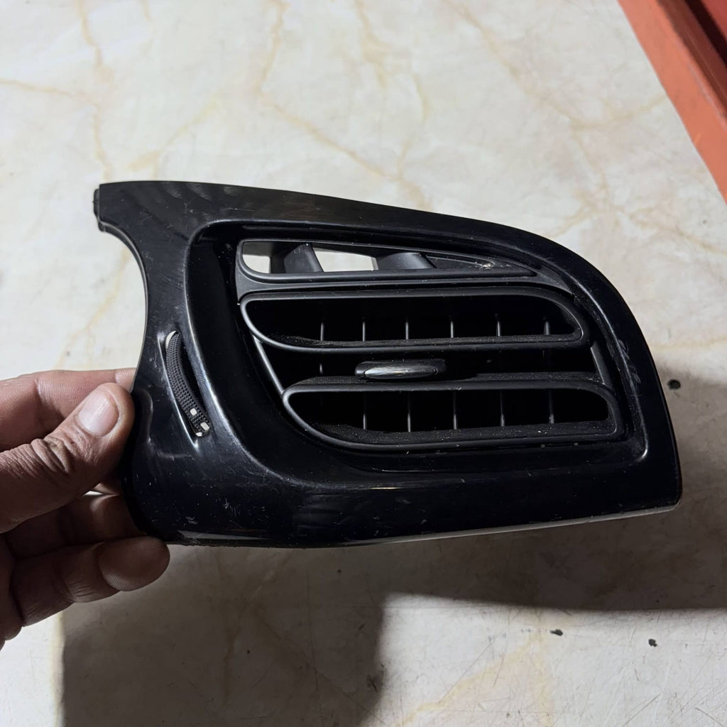 Citroen DS3 Mk1 2010-2015 Driver Front Dashboard Air Vent OSF A1092113