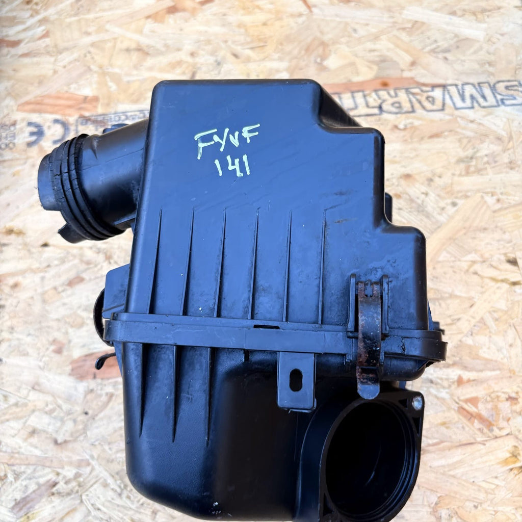 2010 HYUNDAI I30 1.6 DIESEL AIR FILTER HOUSING BOX 281002H200