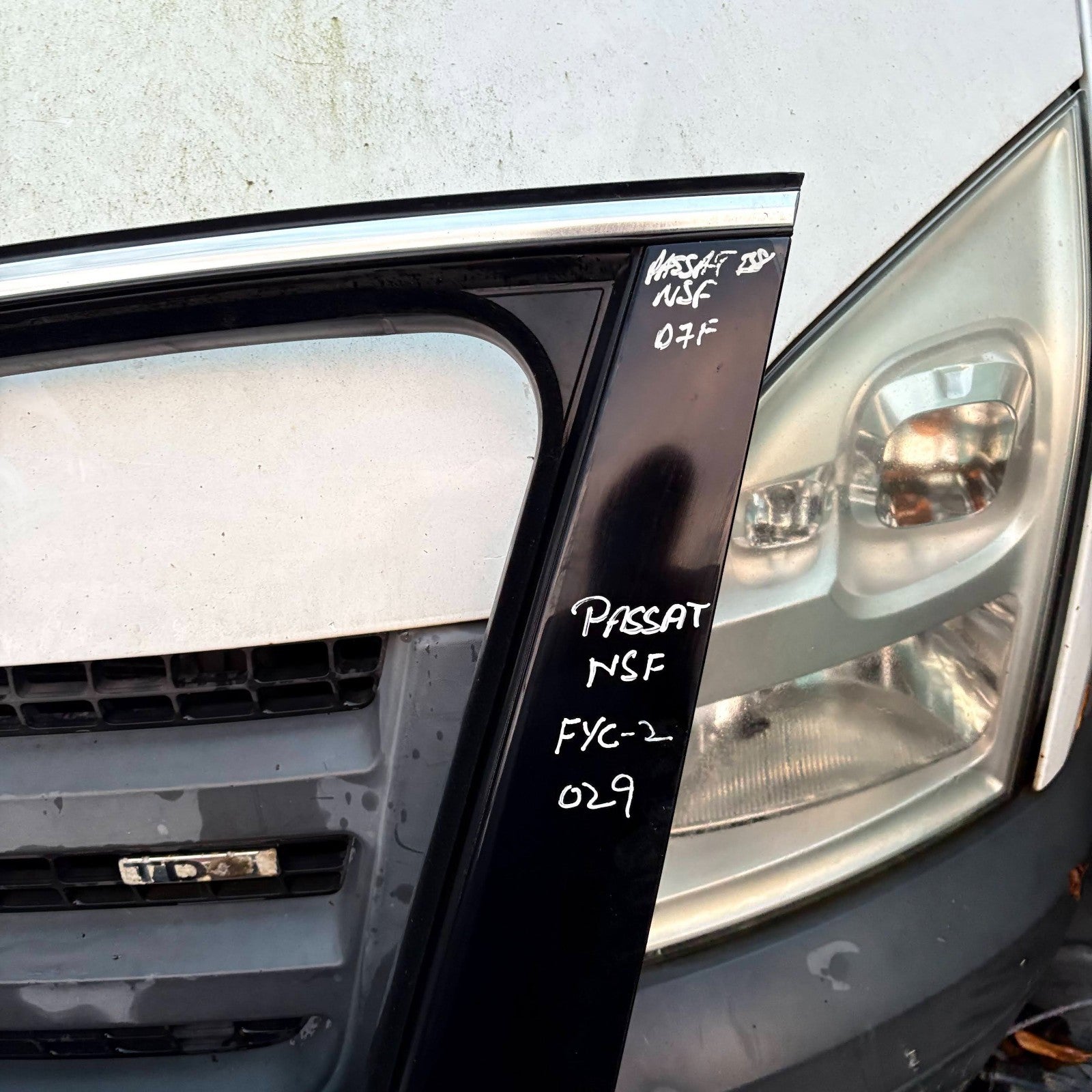 VOLKSWAGEN PASSAT B8 ESTATE PASSENGER SIDE FRONT BARE DOOR