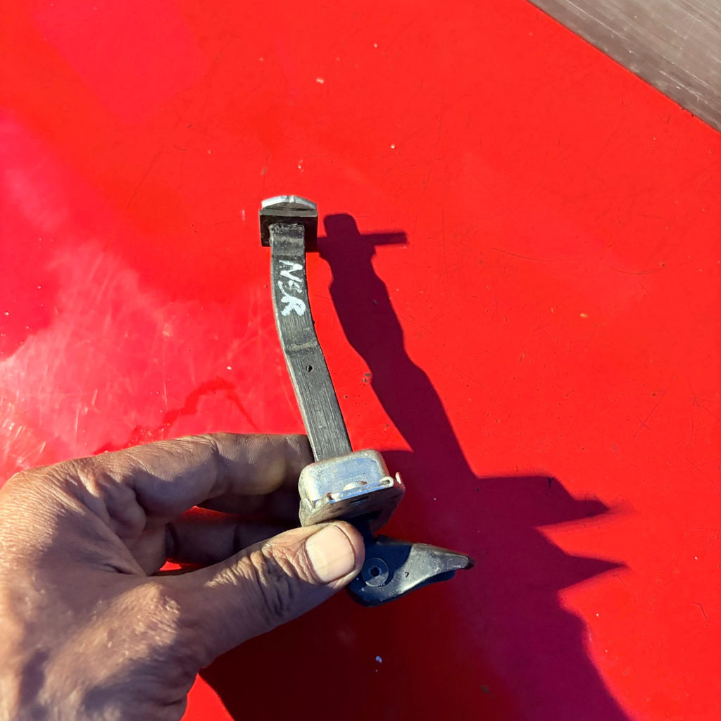 NISSAN QASHQAI NEARSIDE PASSENGER LEFT REAR DOOR CHECK STRAP
