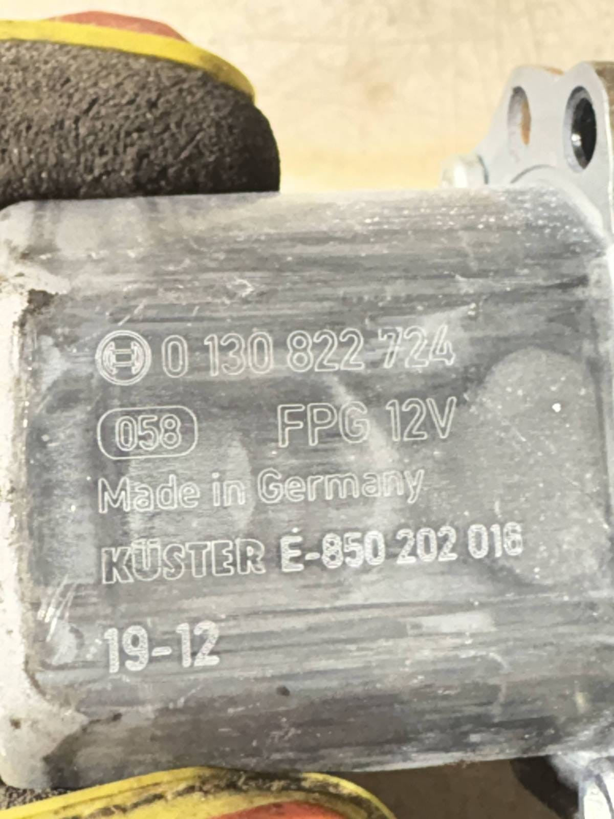 Skoda Karoq Rear right rear window regulator motor 5Q0959408A
