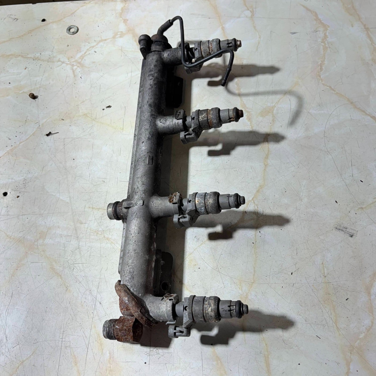 Fuel Rail & Injectors for Hyundai Coupe