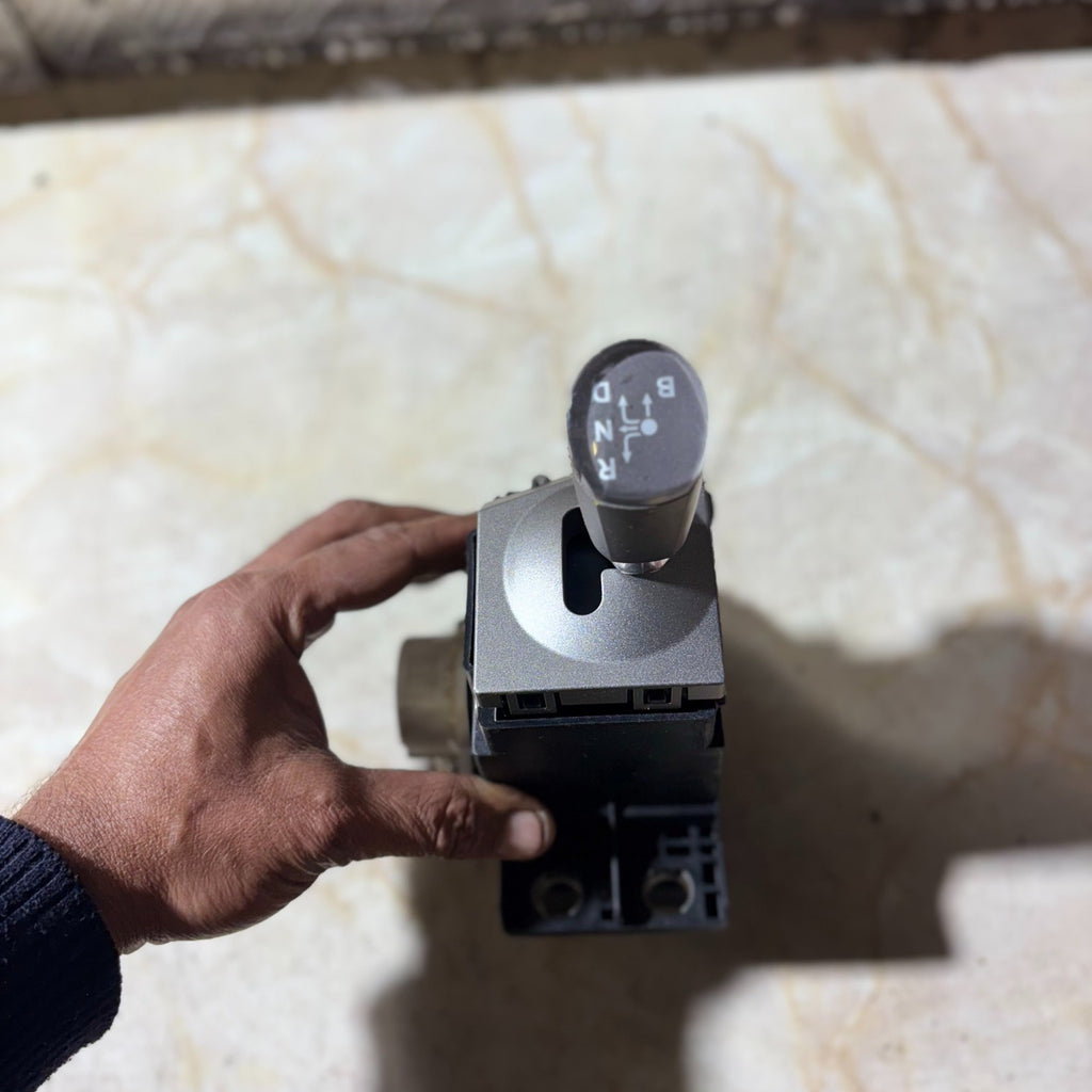 TOYOTA PRIUS 04-09 AUTO GEAR SHIFTER SELECTOR LEVER 89451-47030