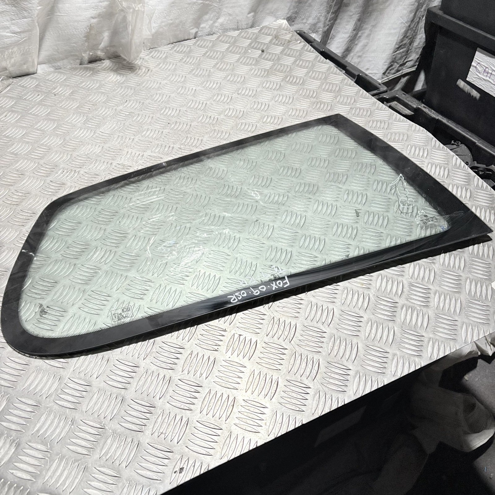 VW Fox 2005-2012 Rear Right/OSR Fixed Quarter Window Glass 5Z3845302C