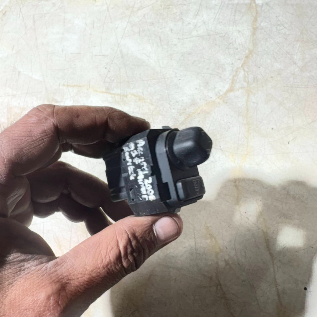 2004-2007 Honda Accord 7th Gen RHD Front Right Mirror Control Switch Heated