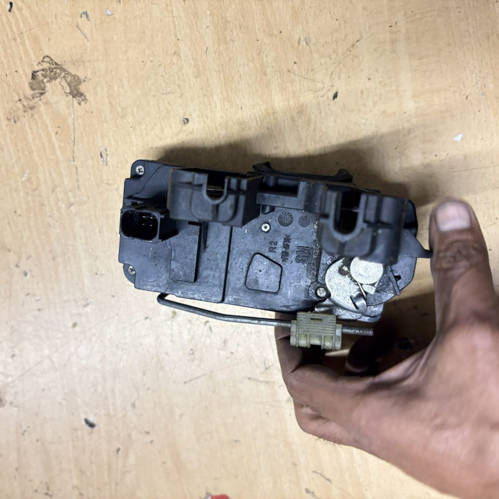Door lock mech solenoid Driver Rear OPLE Vectra C Signum ident QX 13210763 2006