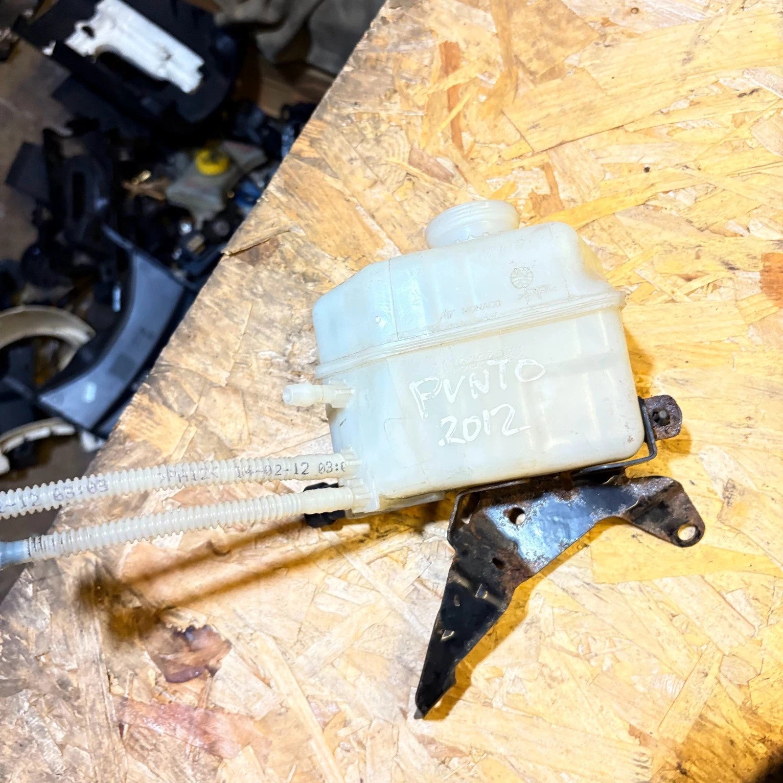 FIAT PUNTO 2012 POWER STEERING FLUID TANK RESERVOIR