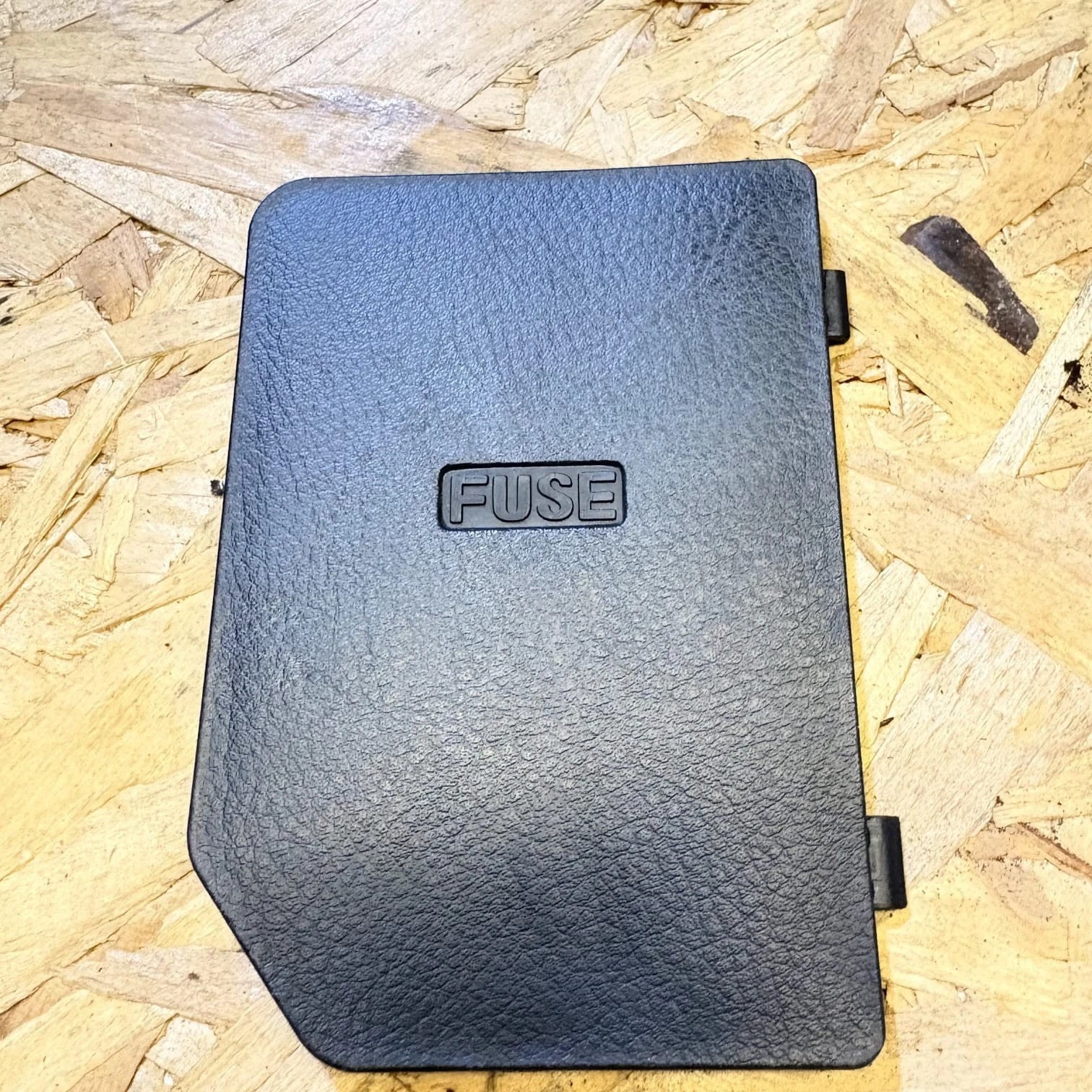 Chevrolet Aveo 2009-2011 Dash Fuse Box Cover Lid 96655192 Interior Panel