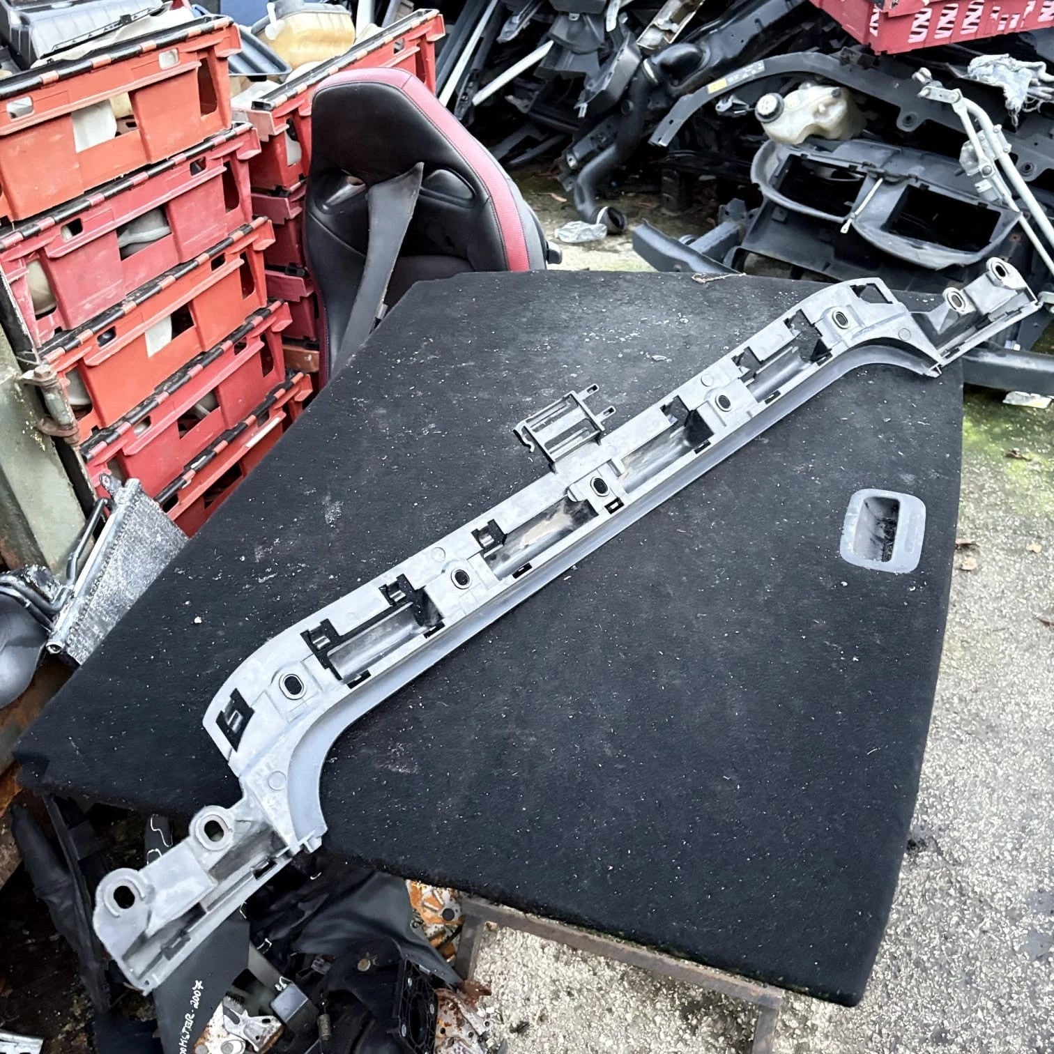 BMW 1 SERIES E87 E81 REAR BUMPER MOUNT BRACKET HOLDER 7058521 2005