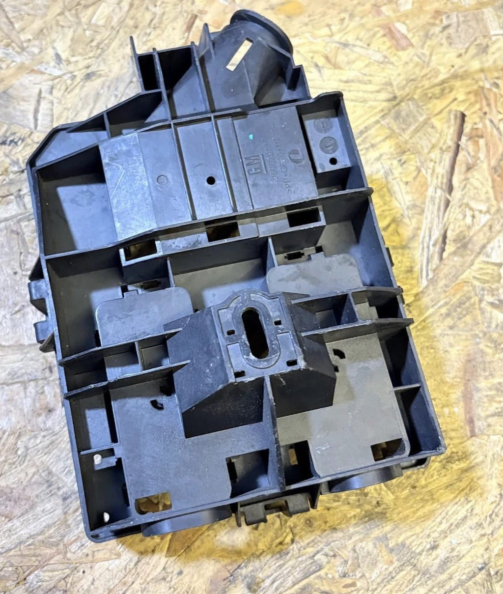 VAUXHALL MOKKA MK1 2012-2019 ENGINE BAY FUSE BOX MOUNTING BRACKET 95962913