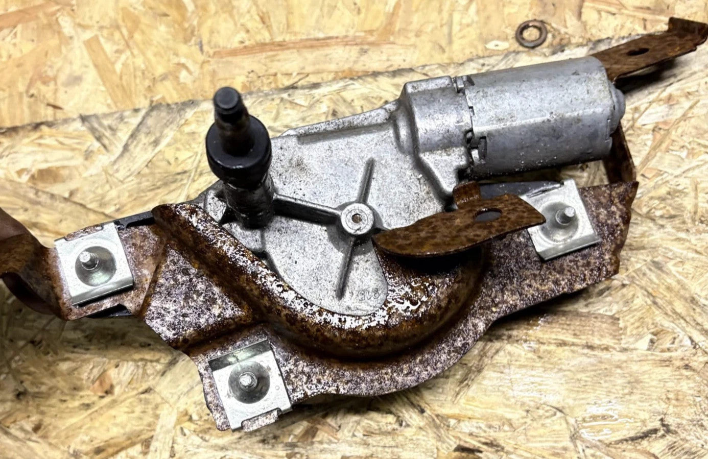 Ford Fiesta 8A61A17K441AD REAR WIPER MOTOR / 0390201215 / MLF320301BS /9567 2010