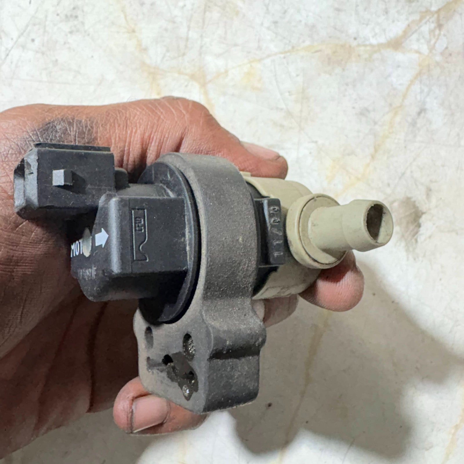 MERCEDES FUEL PETROLREGENERATION PURGE VALVE 0004701693 2000-2002